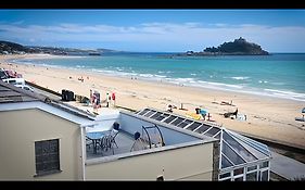 Fabulous 3-Bedroom Home Across St Michaels Mount